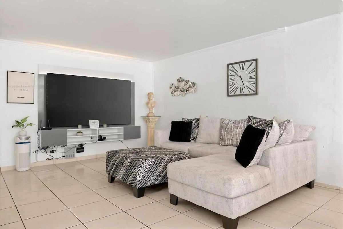 Family Home With Pool Near To The Airport And Solar Panel Carolina